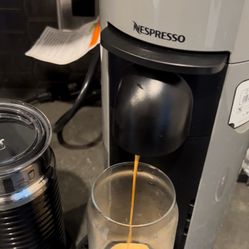 Nespresso Vertuo Plus Coffee and Espresso Maker by De'Longhi, Grey with Aeroccino Milk Frother