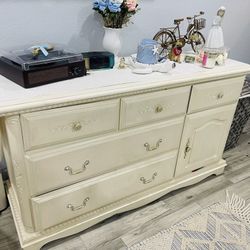 Munire dresser