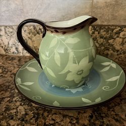 A set of pot and big platter.