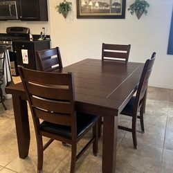 Dining Table w/ chairs