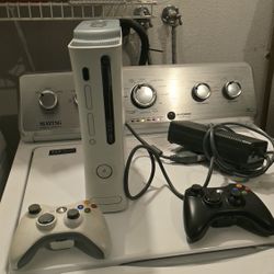 X Box 360 With 2 Controls 