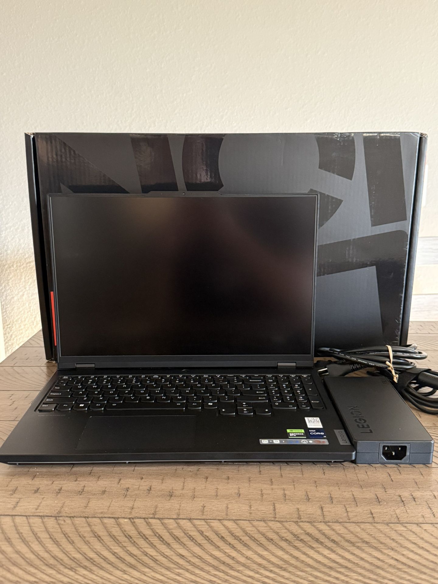 Lenovo Legion 7i Pro 16 | Gen 9 | i9-14900HX | RTX 4090 | 2tb | 32gb Ram