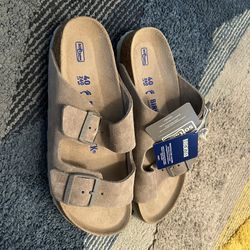 BIRKENSTOCK (BRAND NEW) Men’s Size : 7(40)