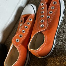 Size 6.5 Women’s Converse 