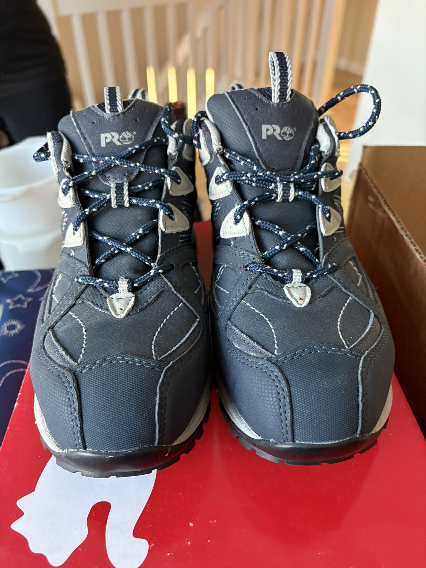Alloy toe work boots