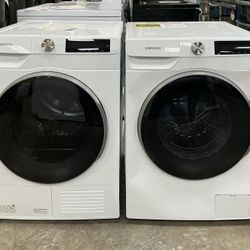 SAMSUNG 2.5 cu. ft. Front Load Washer 4.0 cu. ft. Ventless Electric Heat Pump Dryer