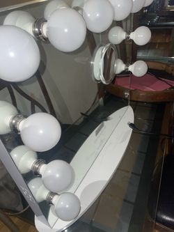 Mirror essential vanity
