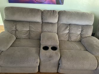 Reclining Couch With Cup holders (plug It In)