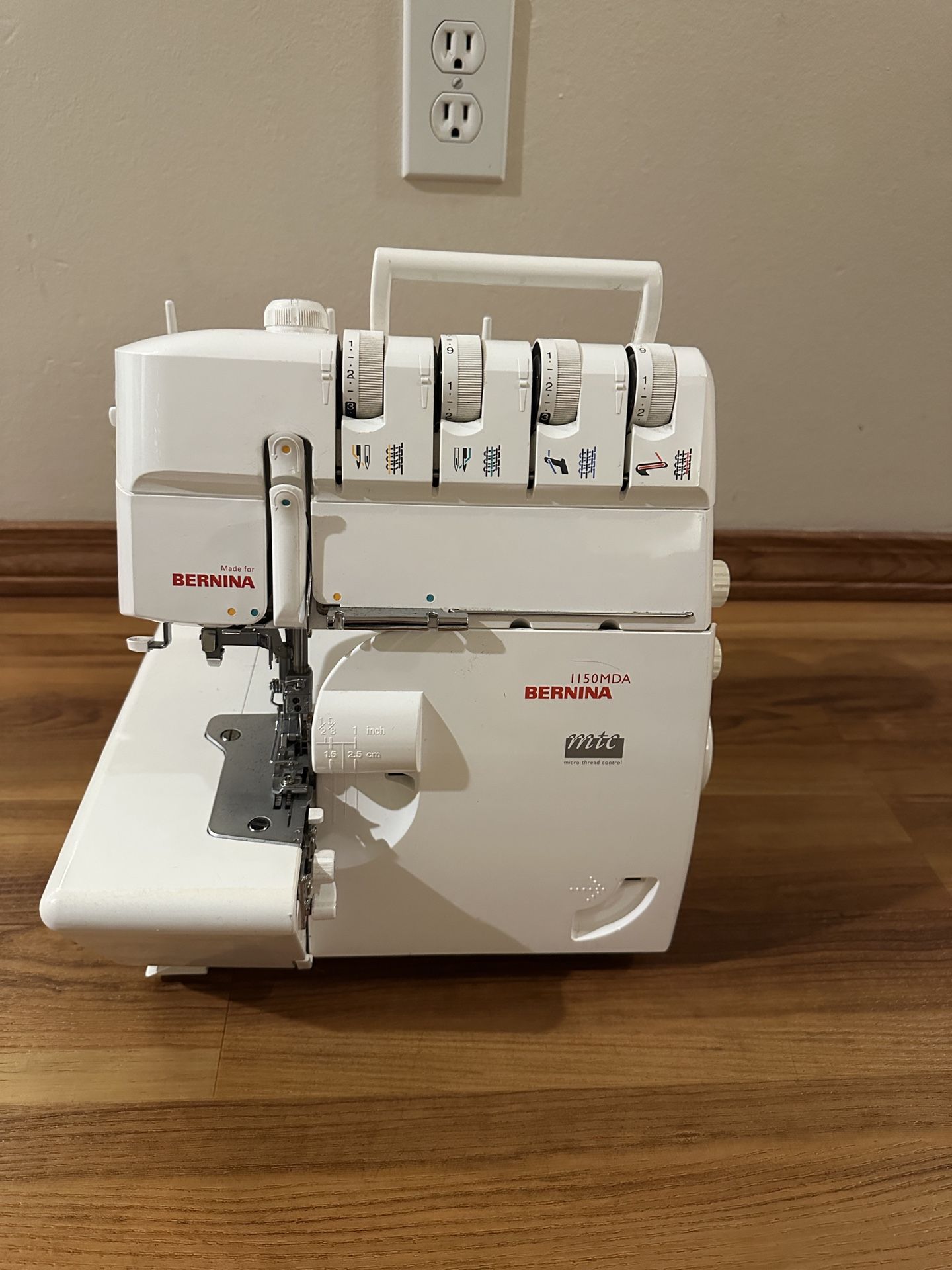 Bernina 1150 MDA Serger Sewing Machine For Parts