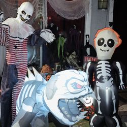 HALLOWEEN DECORATIONS LOT