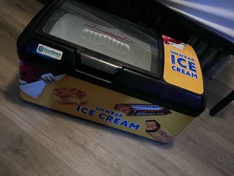 Commercial ice cream freezer