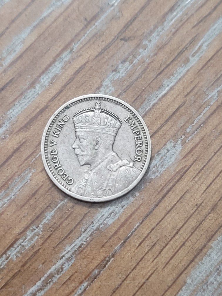Rare Silver 1933 New Zealand 3 Pence Coin