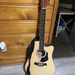 12 String of Acoustic Guitar 