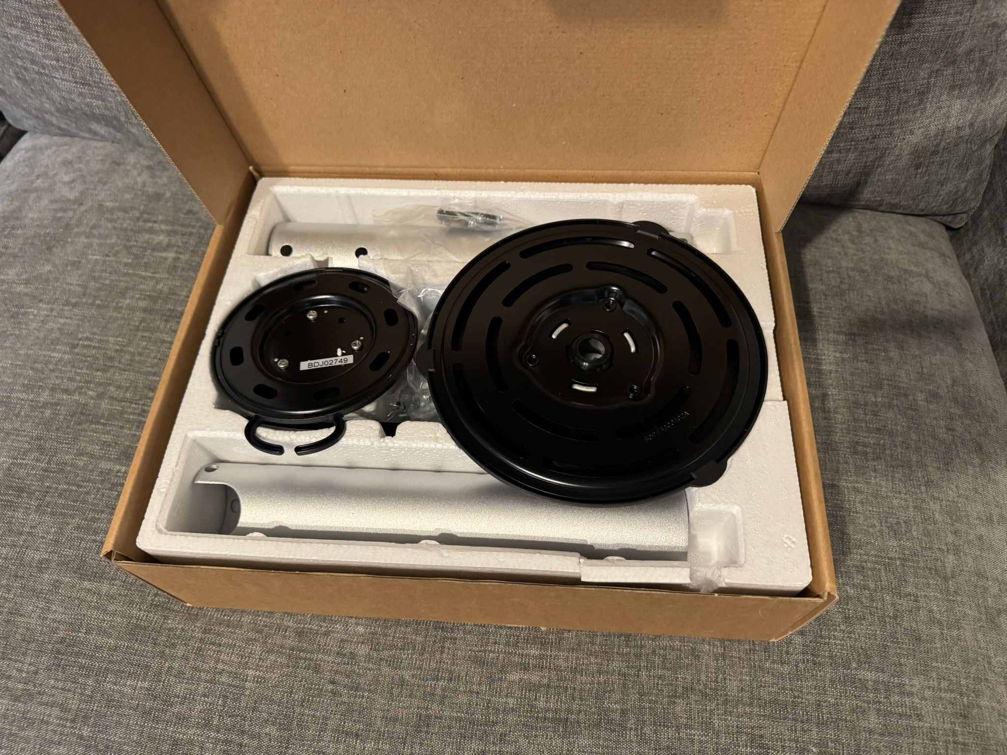 BenQ CM00G3 Universal Ceiling Mount Open Box