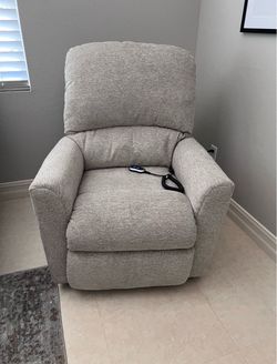 La-Z-Boy Jean power lift recliner