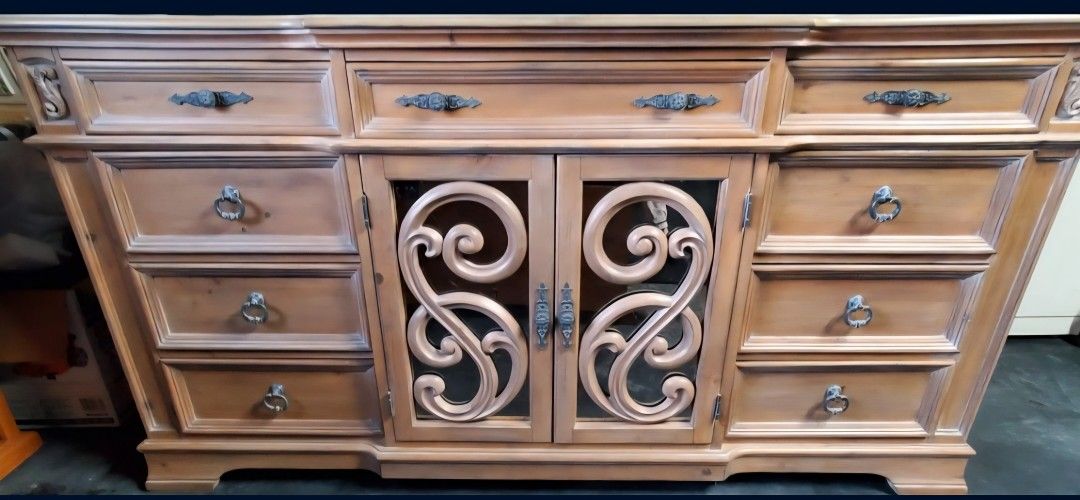 Ilana 9 Drawer Dresser