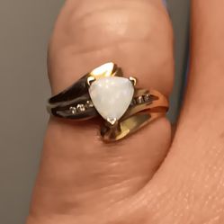 10kt Yellow Gold, Natural Diamonds And Opal Ring