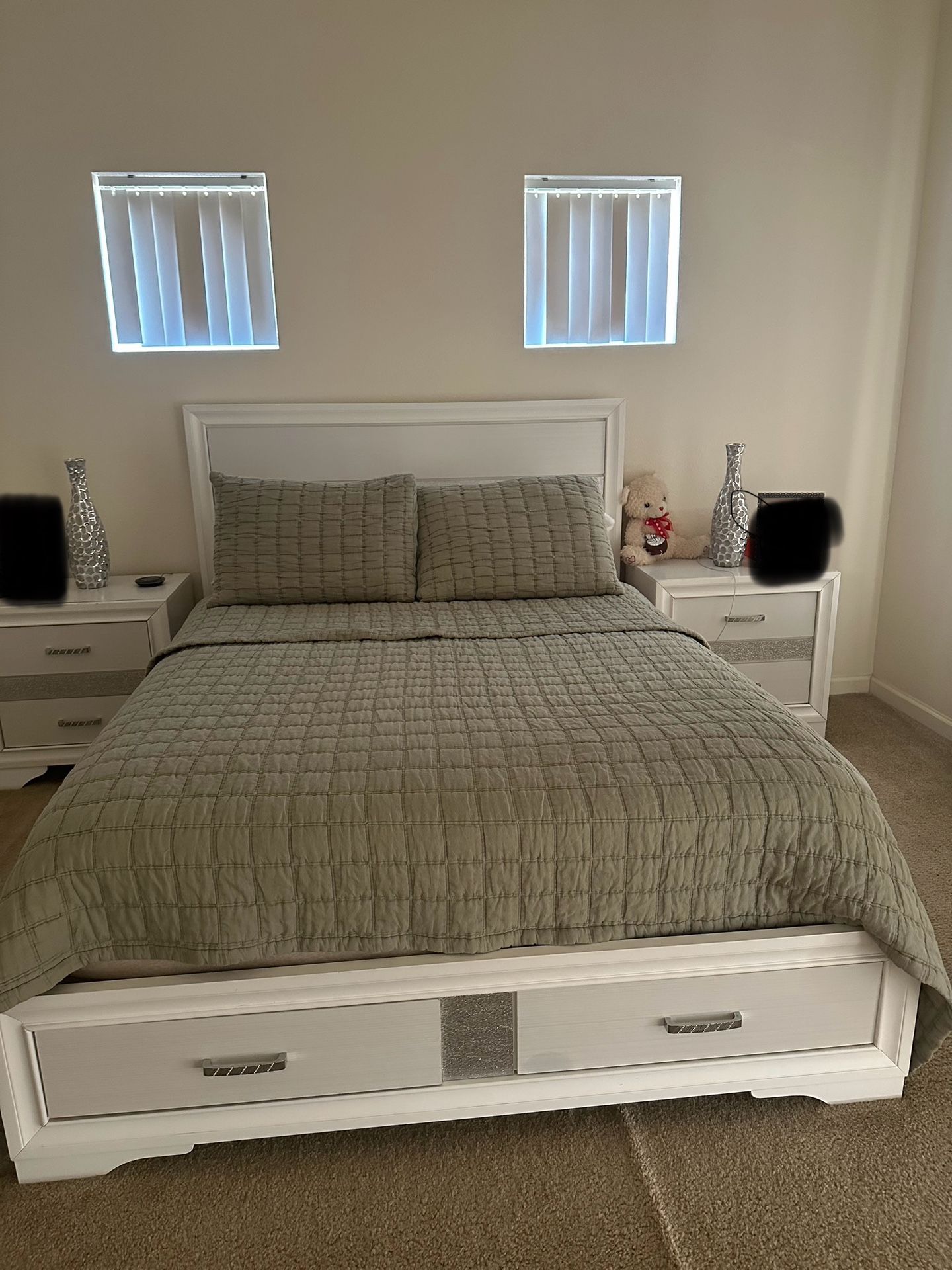 Queen Size Bed  With 2 Night Stand And Dresser + Mirror 