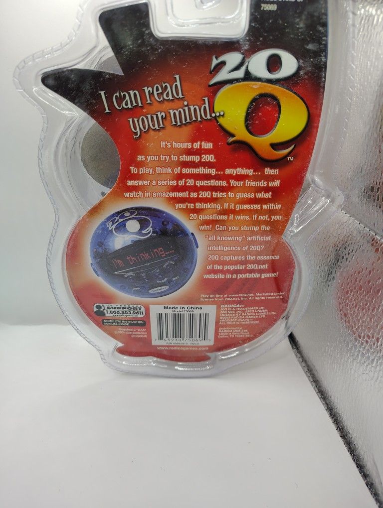 NEW 20 QUESTIONS By Radica NIP Handheld Electronic Toy Game 2003 Model 76082