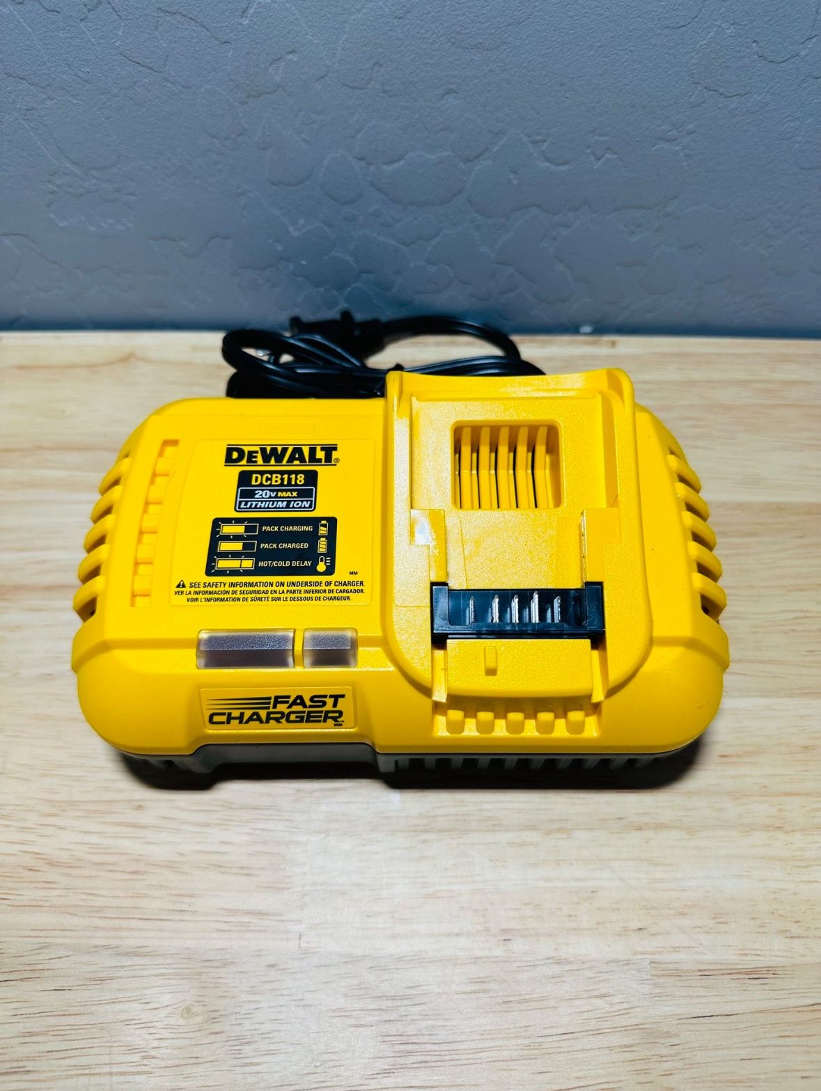 DEWALT FAST CHARGER