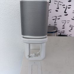 Sonos Play:1 — White | w/ Outlet Mount Bracket