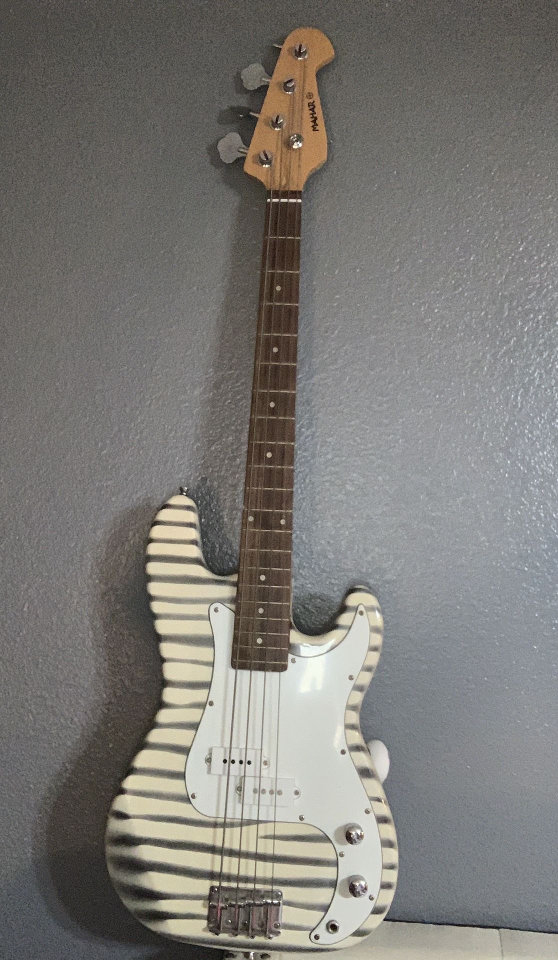 Mahar zebra guitar