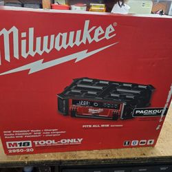 Milwaukee m18 packout radio