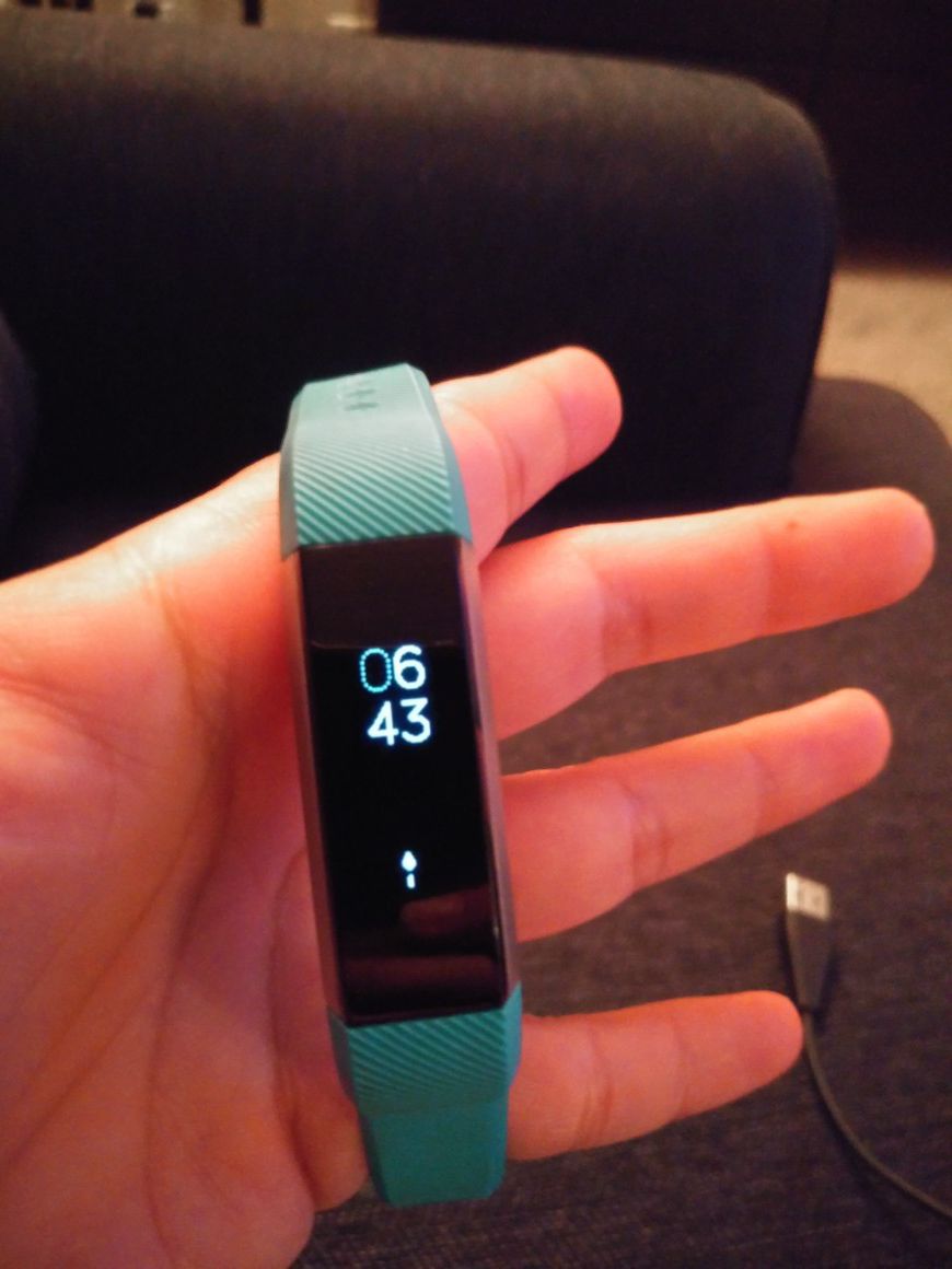 Fitbit Charge 2 (Physical Activity & Heart Rate Tracker) - Works Great!