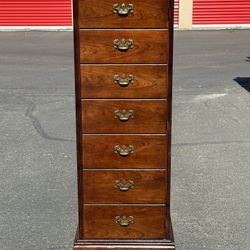 Antique Lane - Armoire 
