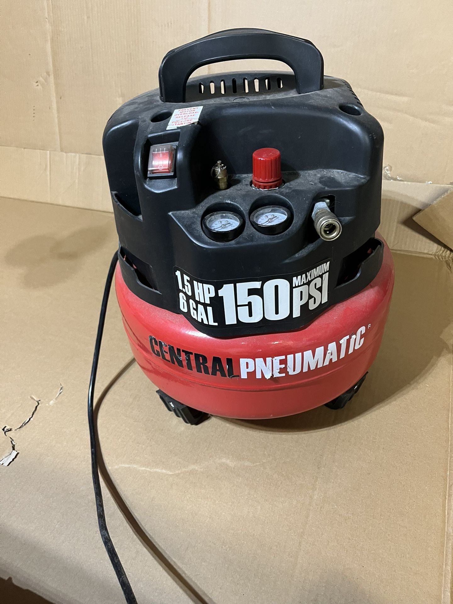 Central Pneumatic 6 Gallon 1.5 HP 150 psi Air Compressor