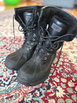 Uggs men’s size 10