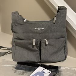Baggallini Cheetah Gray Cross Over Crossbody Purse Bag Lots Of Compartments!