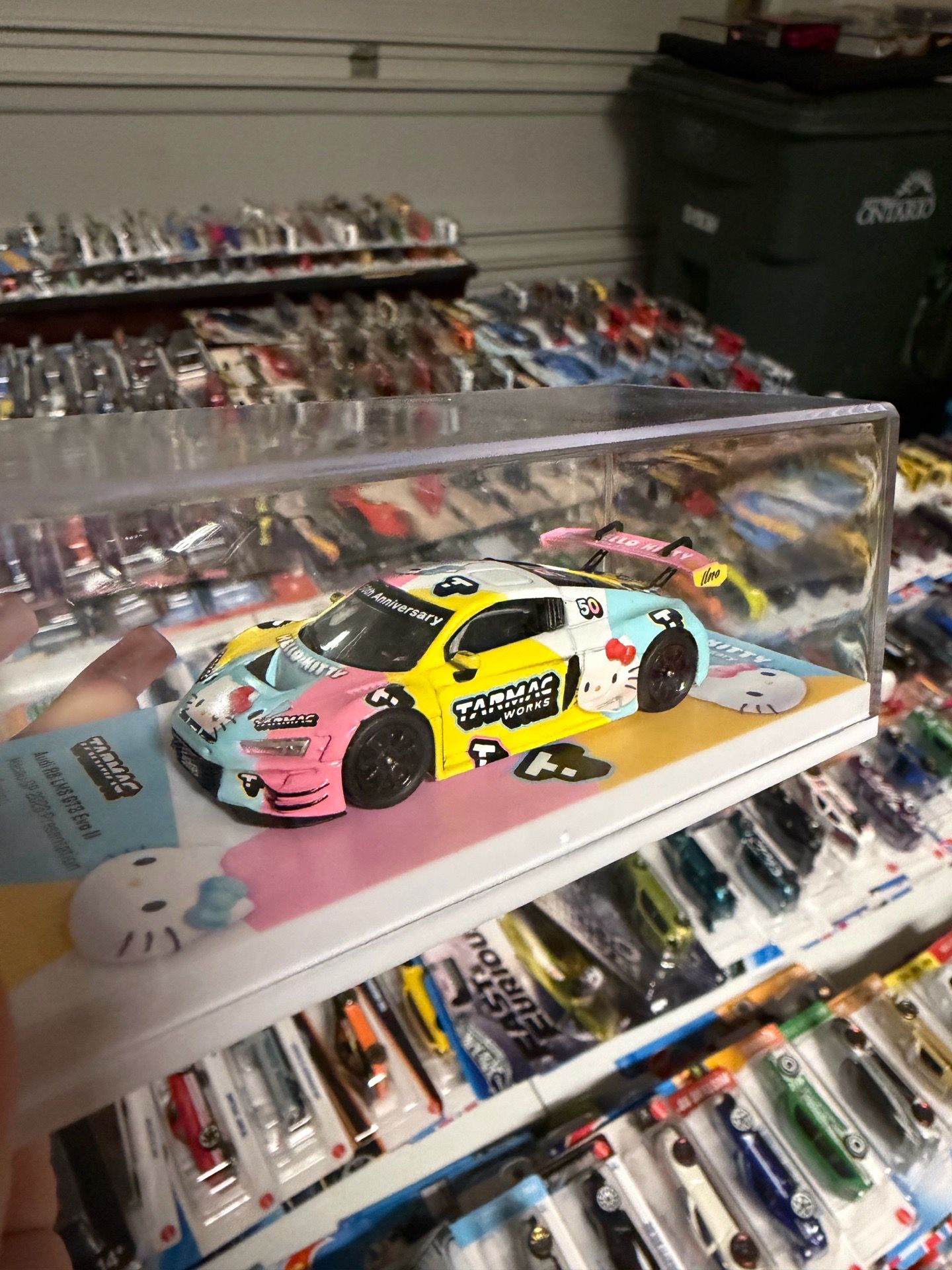 Tarmac Works Audi R8 LMS GT3 Evo II Hello Kitty 50th Anniversary 1:64