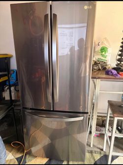Lg black stainless with ice maker