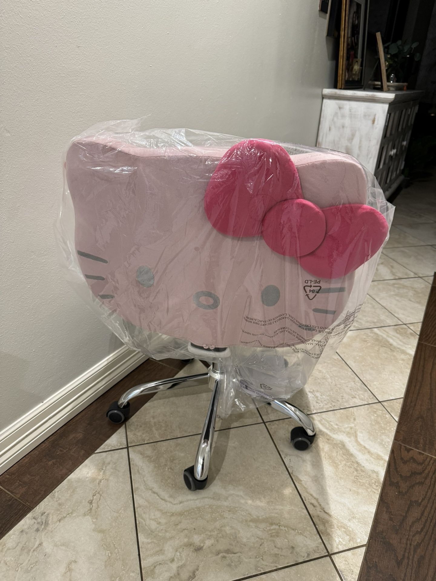 Hello Kitty Chair 