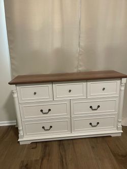 NEW Bedroom dresser 7 drawer