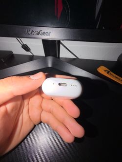 airpods 4 With noise cancellation