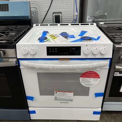 FRIGIDAIRE  30 in. 5 Burners Slide in Front Control Gas Range 