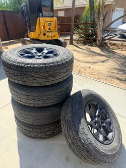 5 OEM Jeep Wrangler JL Wheels & Bridgestone Tires 255/70R18