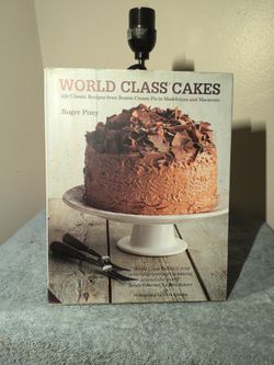 Book World Class Cakes 