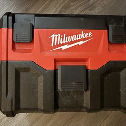 Milwaukee M18 Vacuum 