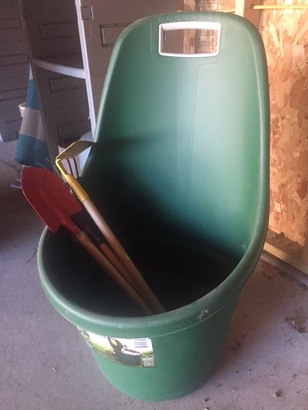 Keter 17182462 14 Gallon Capacity Easy Go Wheeled Yard Lawn & Garden Cart