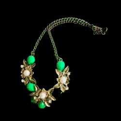 TRENDSETTERCHUNKY GREEN & PEARL ADJUSTABLE BIB CHOKER WITH EXTENDER BLOWOUT SALE