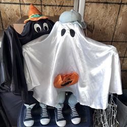 $5-Two Halloween Ghosts 