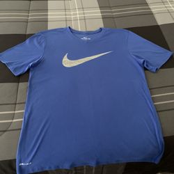 Nike T Shirt  Adult Size Large Great Condition!!!