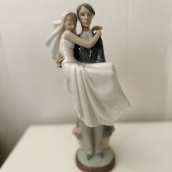 Lladro  ‘Over The Threshold’