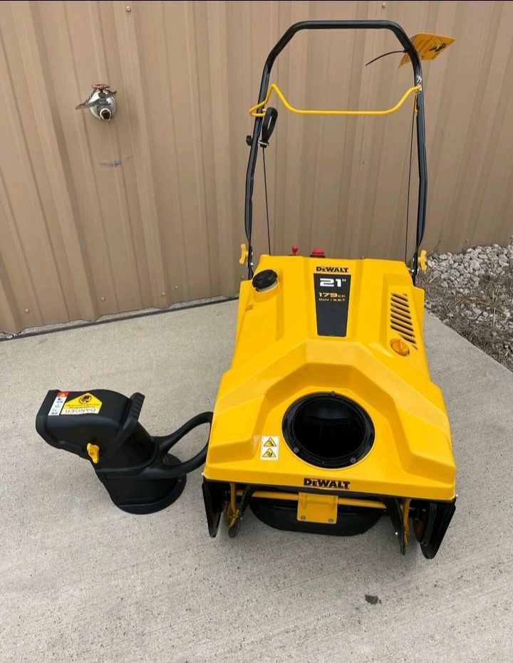 DEWALT 179 cc Single-Stage Gas Snow Blower
