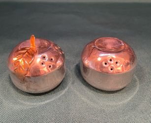 Vintage adorable apple shaped salt/pepper shakers