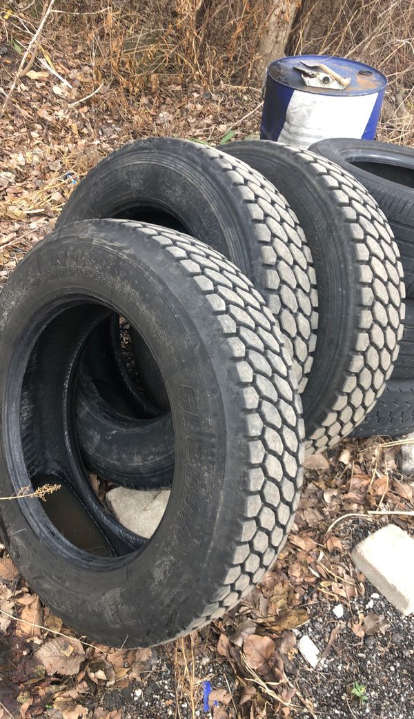 255 70 22.5 semi truck Tires recaps for Sale in Willow Springs, IL