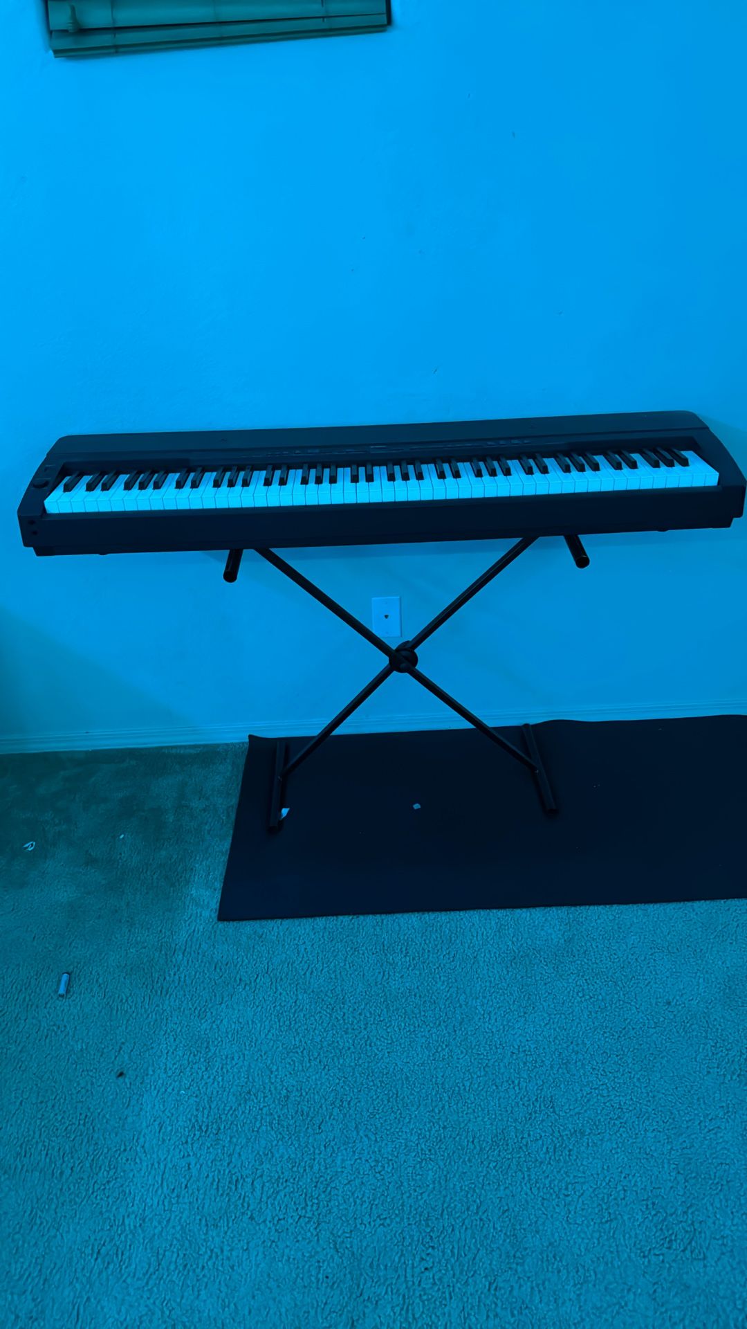 Brown Yamaha Keyboard/piano